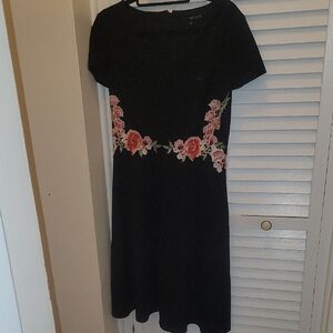 Elegant Black Dress with Floral Embroidery
